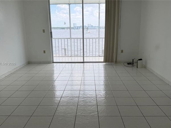 3000 Marcos Dr, Unit P210, Aventura, FL 33160