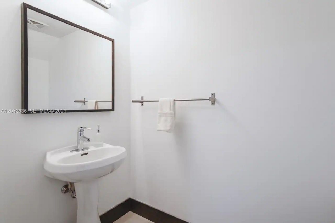 60 SW 13th St , Unit 3814, Miami, FL 33130 Photo
