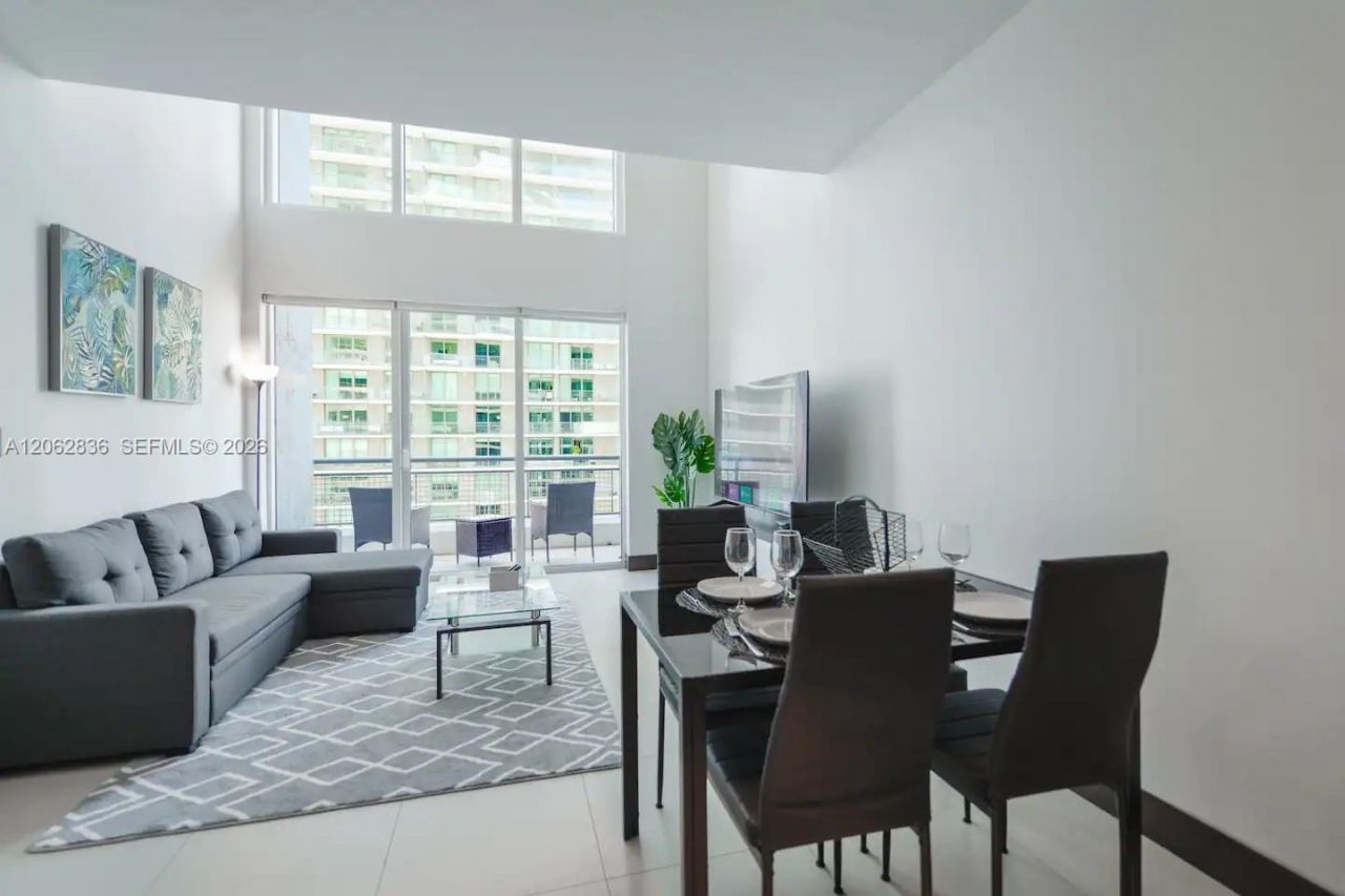 60 SW 13th St , Unit 3814, Miami, FL 33130 Photo