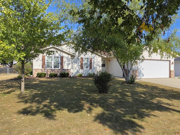 280 Crestview Ln, Lake Mills, WI 53551