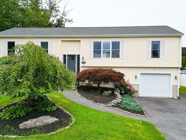 360 Perron Ave, Somerset, MA 02726