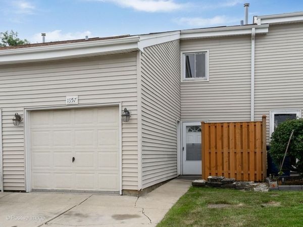 1957 Wildwood Circle , Glendale Heights, IL 60139
