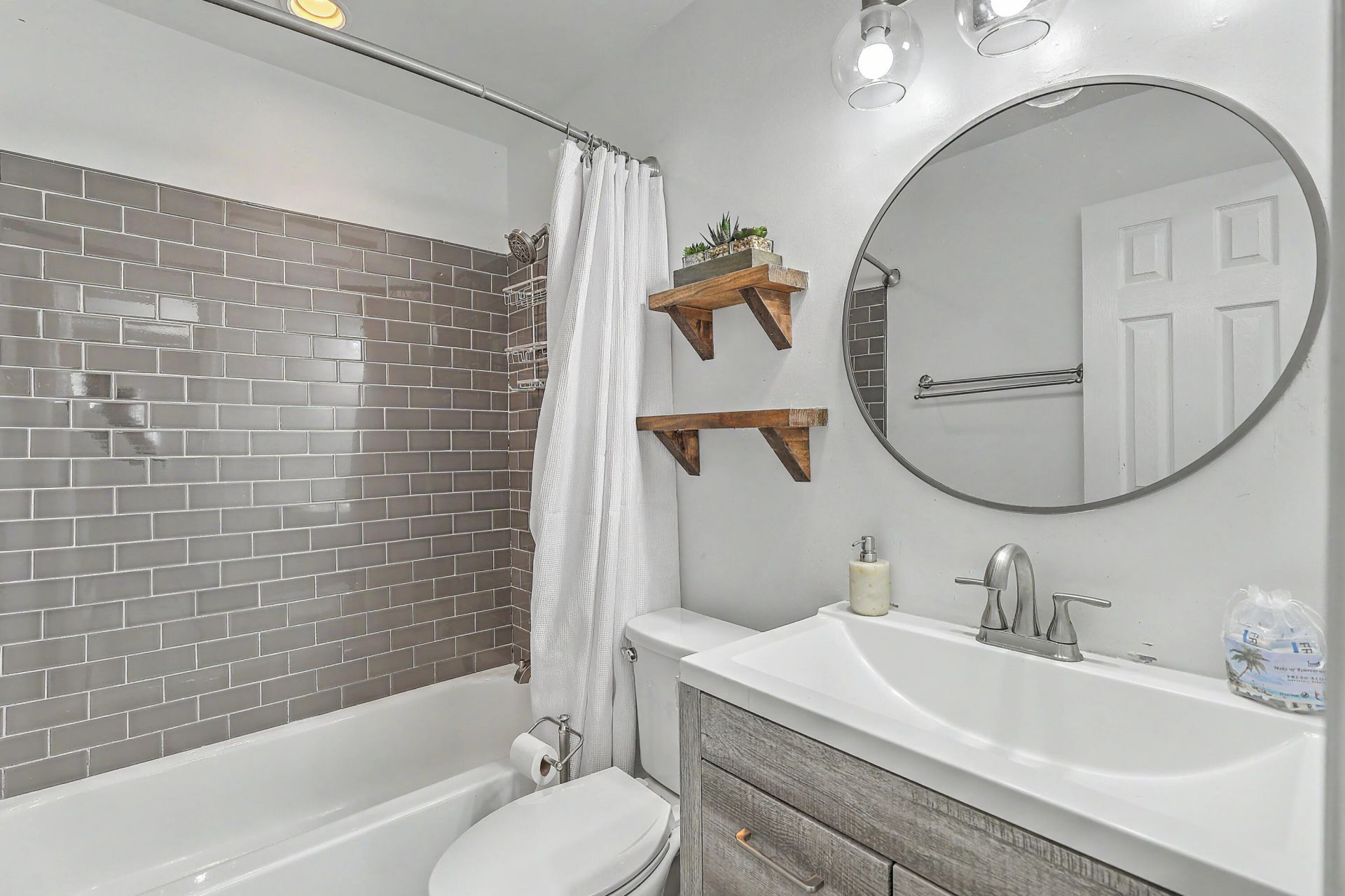 3 Strawberry Lane Photo 11