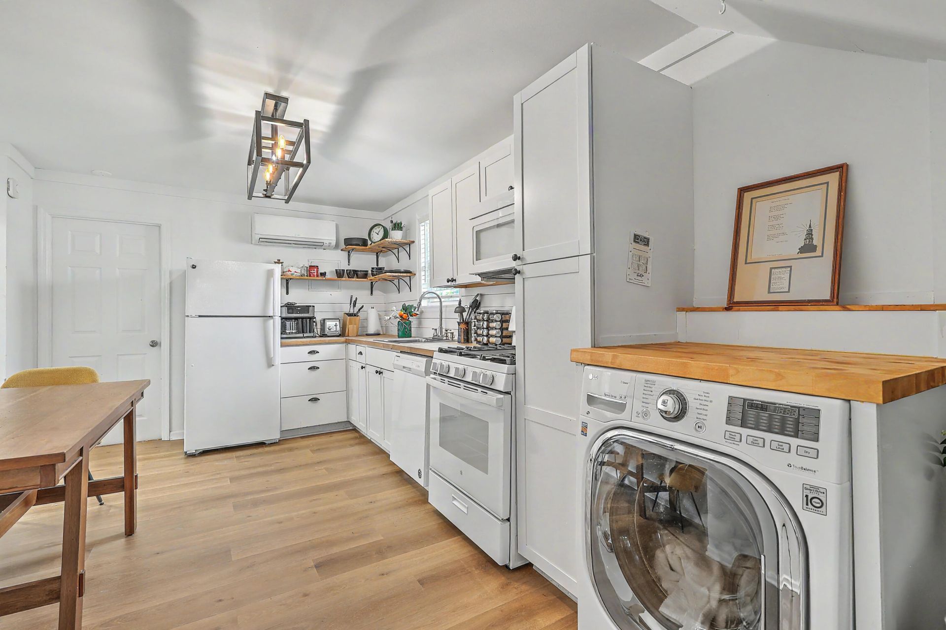 3 Strawberry Lane Photo 5