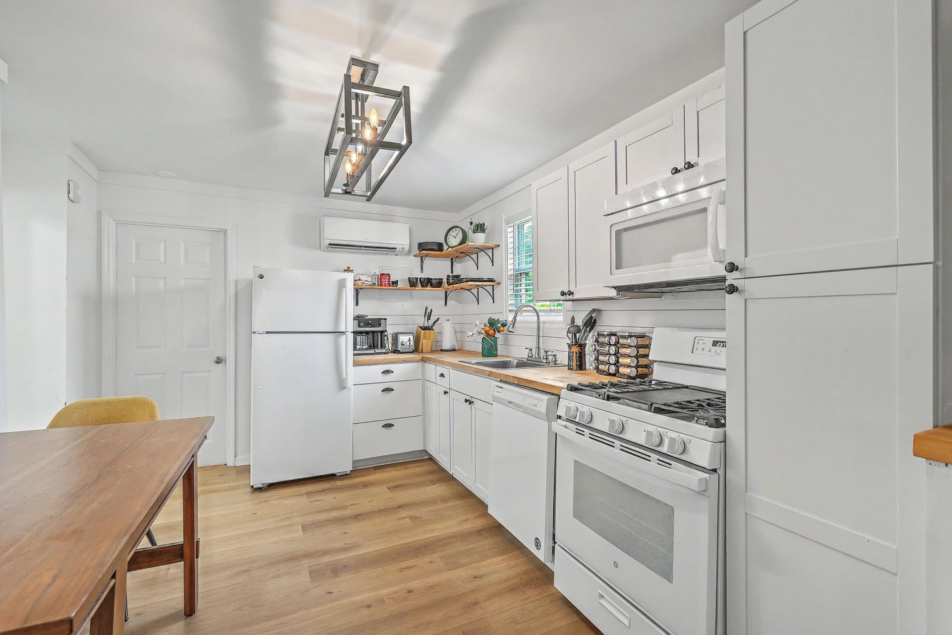 3 Strawberry Lane Photo 6