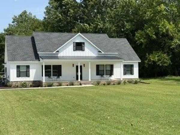 1736 Barker RD, Columbia, TN 38401