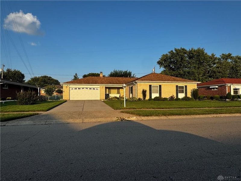 924 Warburton Drive, Trotwood, OH 45426 Photo 2