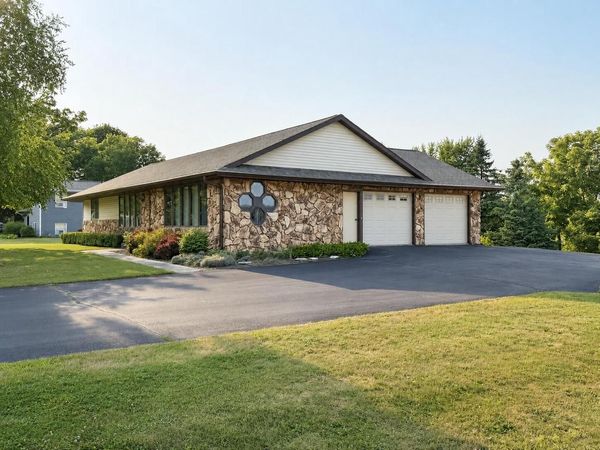 116 Colonial DRIVE, Saint Nazianz, WI 54232