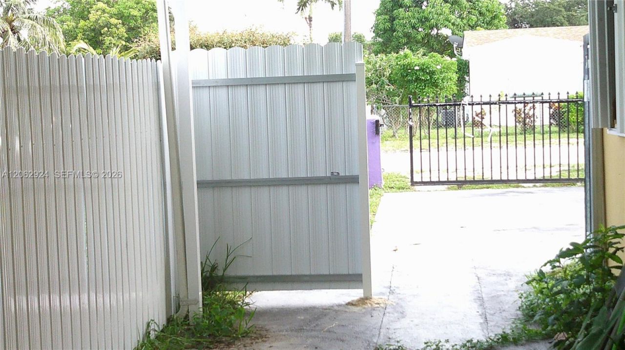 2531 NW 88th St, Miami, FL 33147 Photo
