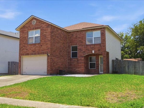 16211 IKE LN, Selma, TX 78154