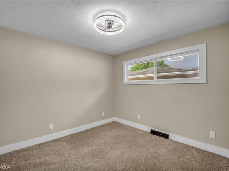 18509 Preston Road, Warrensville Heights, OH 44128 Photo 21