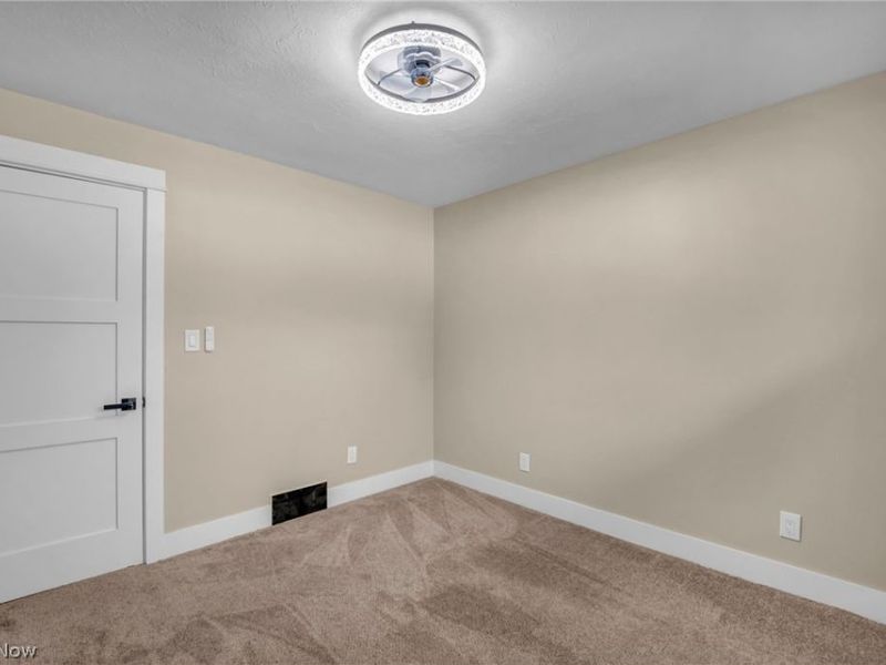 18509 Preston Road, Warrensville Heights, OH 44128 Photo 22