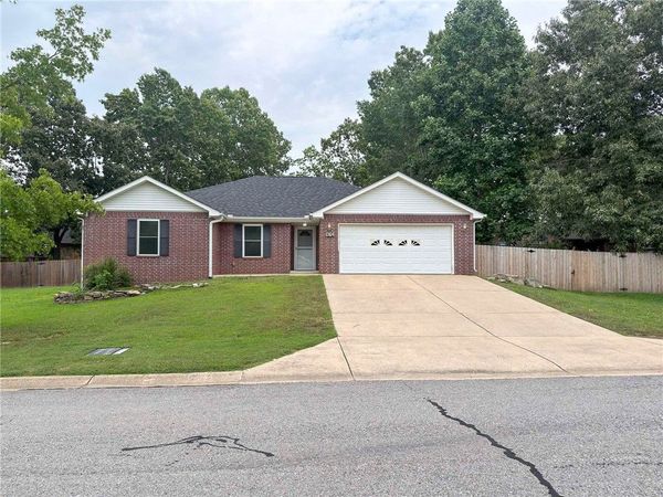 1364 Hampshire Circle, Mountain Home, AR 72653