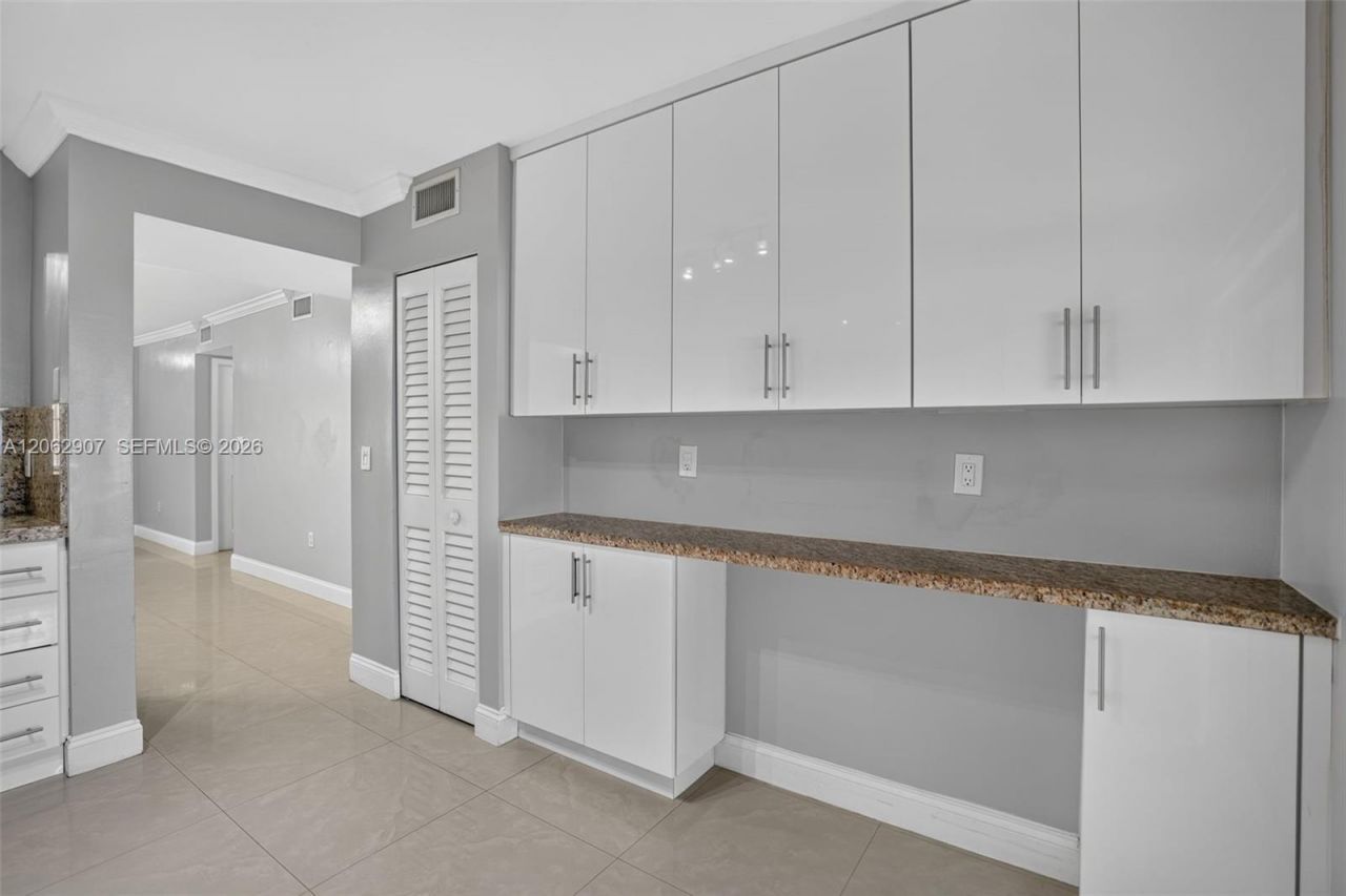 7085 NW 173rd Dr, Unit 403, Hialeah, FL 33015 Photo