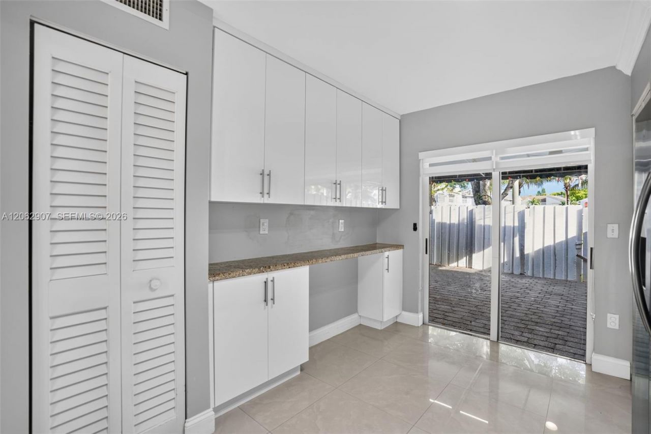 7085 NW 173rd Dr, Unit 403, Hialeah, FL 33015 Photo