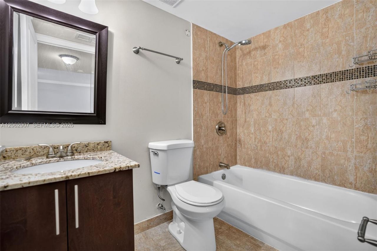 7085 NW 173rd Dr, Unit 403, Hialeah, FL 33015 Photo