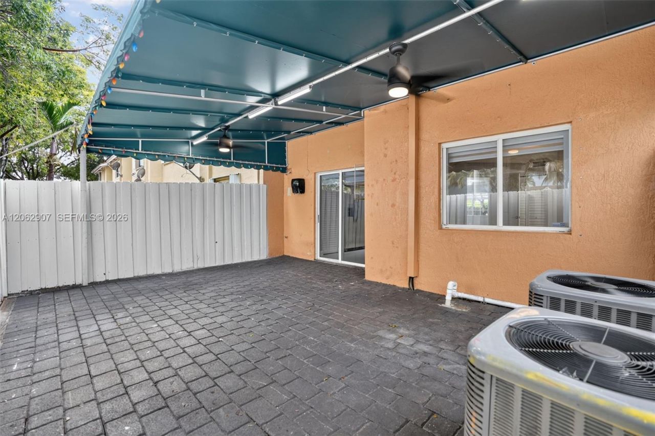 7085 NW 173rd Dr, Unit 403, Hialeah, FL 33015 Photo