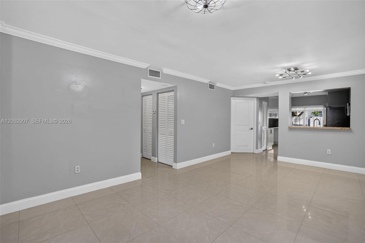 7085 NW 173rd Dr, Unit 403, Hialeah, FL 33015 Photo
