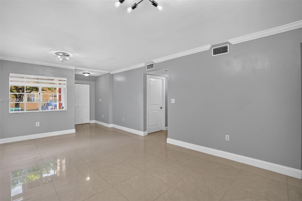 7085 NW 173rd Dr, Unit 403, Hialeah, FL 33015 Photo