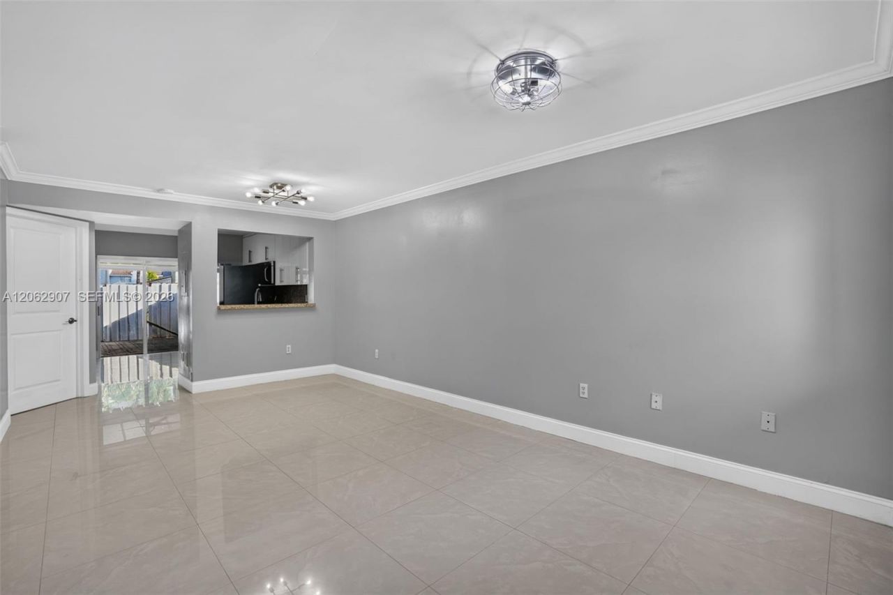 7085 NW 173rd Dr, Unit 403, Hialeah, FL 33015 Photo