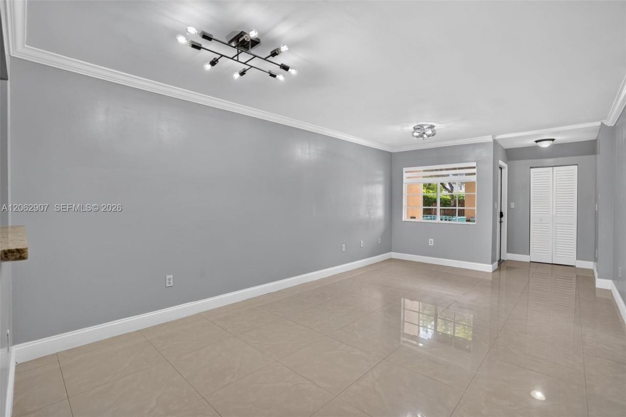 7085 NW 173rd Dr, Unit 403, Hialeah, FL 33015 Photo
