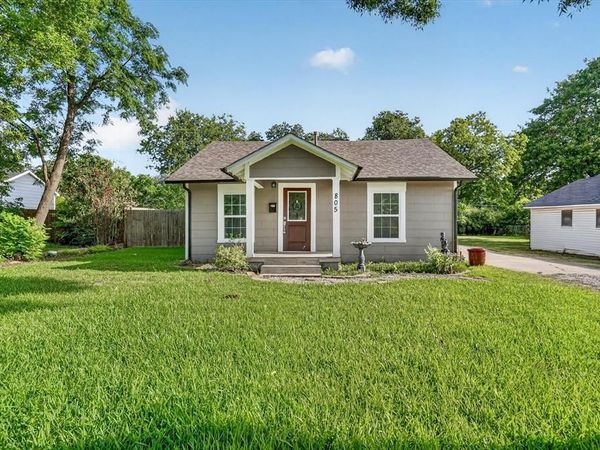 805 Houston Street , Arlington, TX 76012