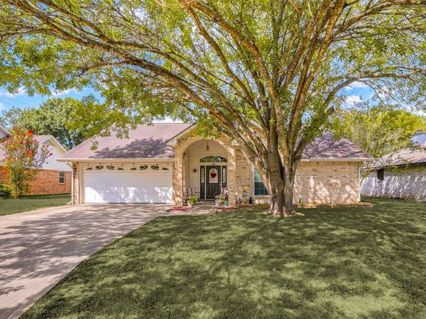 1001 Travis ST, Lockhart, TX 78644