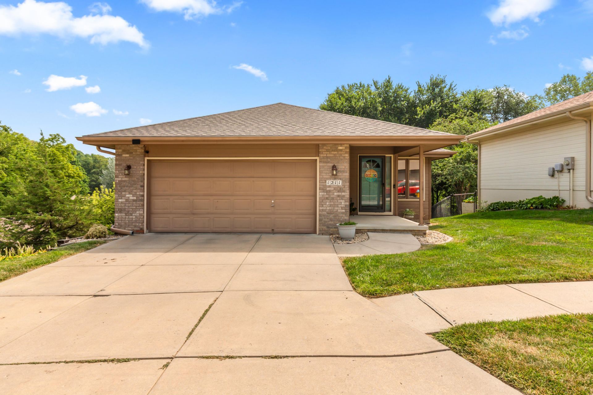 1211 Jim Brown Parkway, Council Bluffs, IA 51503 Main Photo