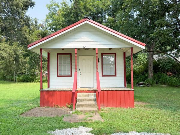 104 Pine St., Hickory Flat, MS 38633