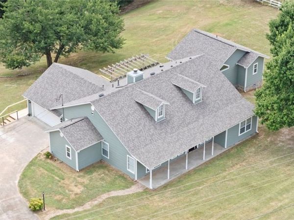 815 Steele Road, Tontitown, AR 72762