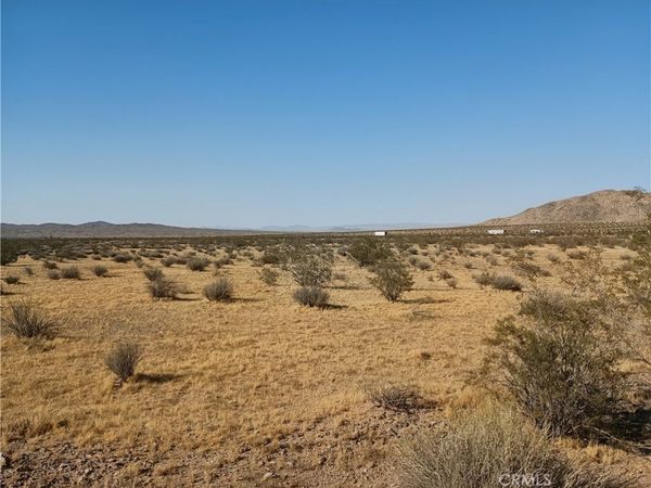 20 Wagonwheel Trail, Helendale, CA 92342