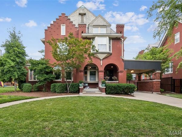 3131 Russell Boulevard, St Louis, MO 63104