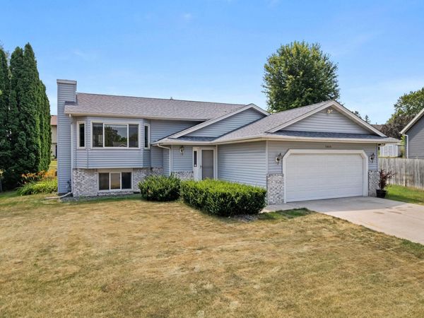 5464 Golfview Circle N, Oakdale, MN 55128