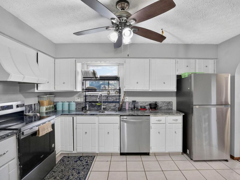 5071 Treeridge Street , Columbus, OH 43229 Photo 12