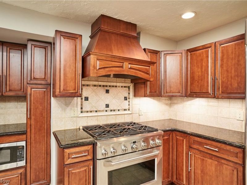 994 Worton Park Drive, Mayfield Village, OH 44143 Photo 11
