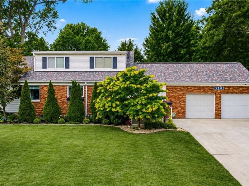 5758 Fitch Road, North Olmsted, OH 44070 Photo 2
