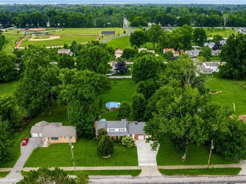 5758 Fitch Road, North Olmsted, OH 44070 Photo 3