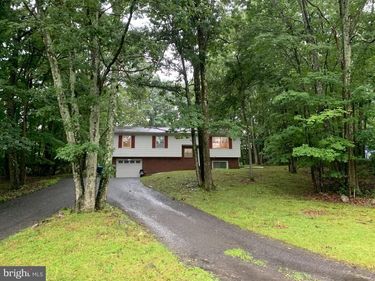 33 SENECA ROAD, MOUNT POCONO, PA 18344