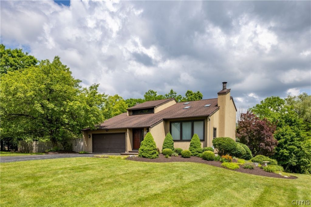 4390 Belleflower Circle, Syracuse, NY 13215 Main Photo