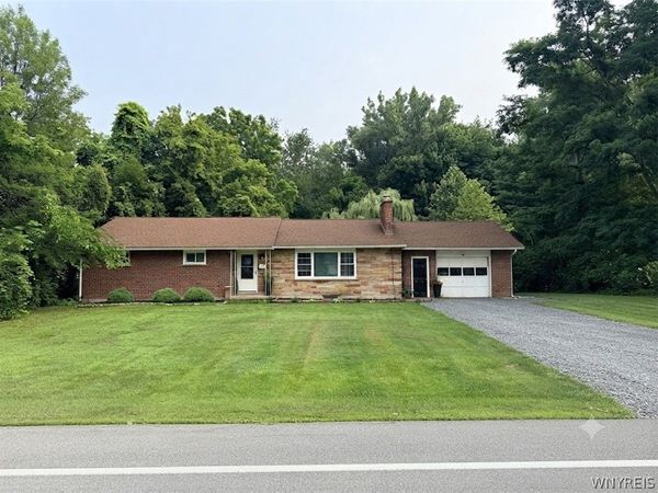 2567 New Road , Ransomville, NY 14131