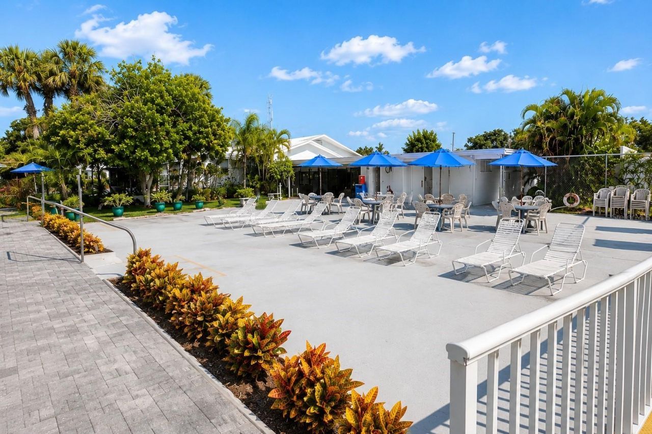1004 Dartmouth Drive, Bradenton, FL 34207 Photo