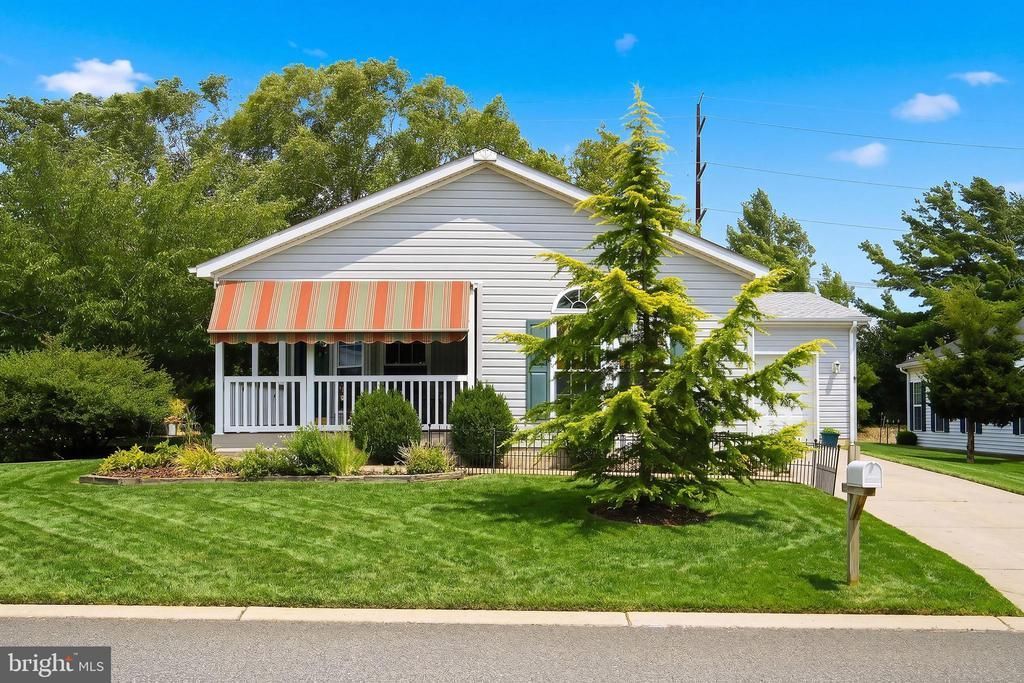 60 Fort Lee Drive , Manahawkin, NJ 08050 Main Photo