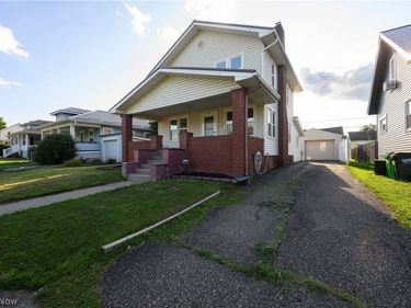 320 Oak Street, Uhrichsville, OH 44683