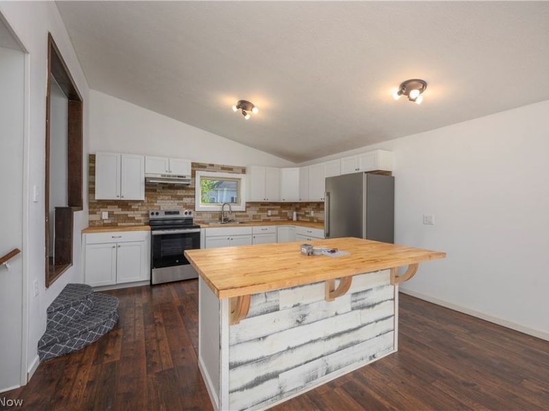 320 Oak Street, Uhrichsville, OH 44683 Photo 13