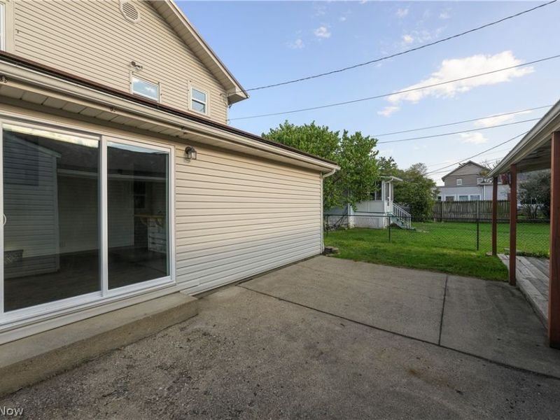 320 Oak Street, Uhrichsville, OH 44683 Photo 3
