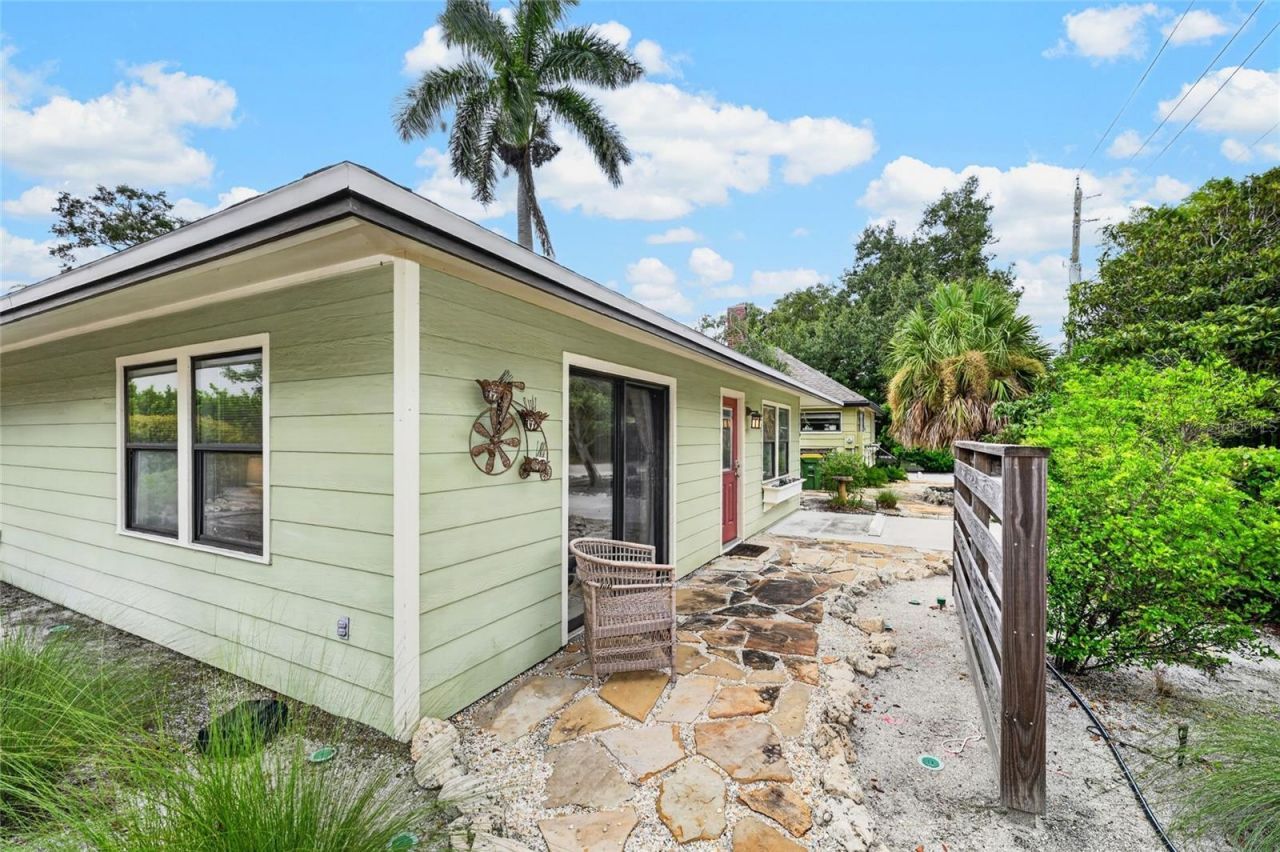 2475 Alameda Avenue, Unit B, Sarasota, FL 34234 Photo