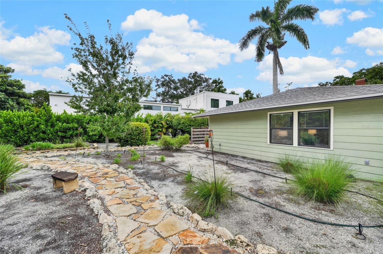 2475 Alameda Avenue, Unit B, Sarasota, FL 34234 Photo