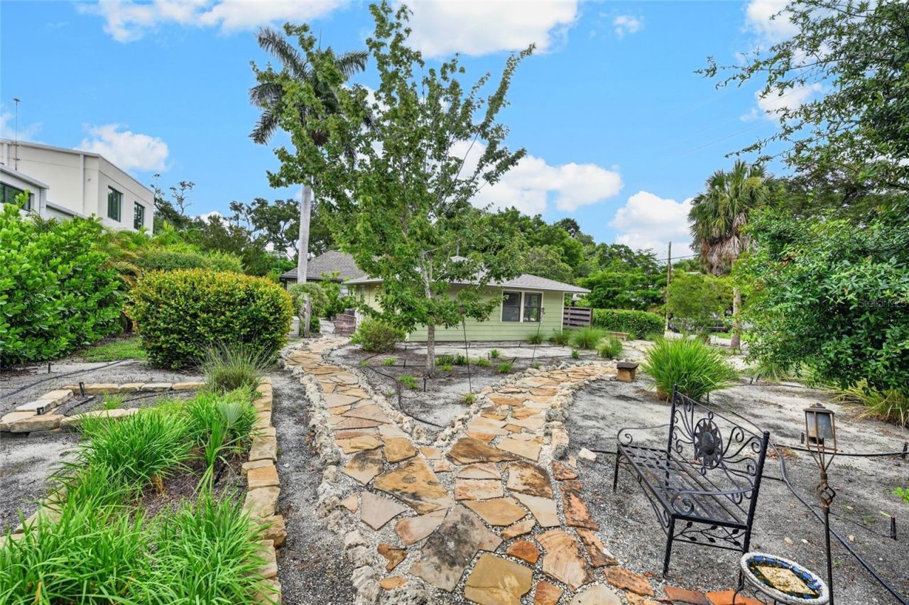 2475 Alameda Avenue, Unit B, Sarasota, FL 34234 Photo