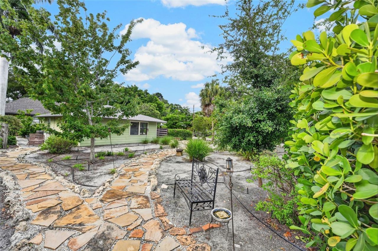 2475 Alameda Avenue, Unit B, Sarasota, FL 34234 Photo