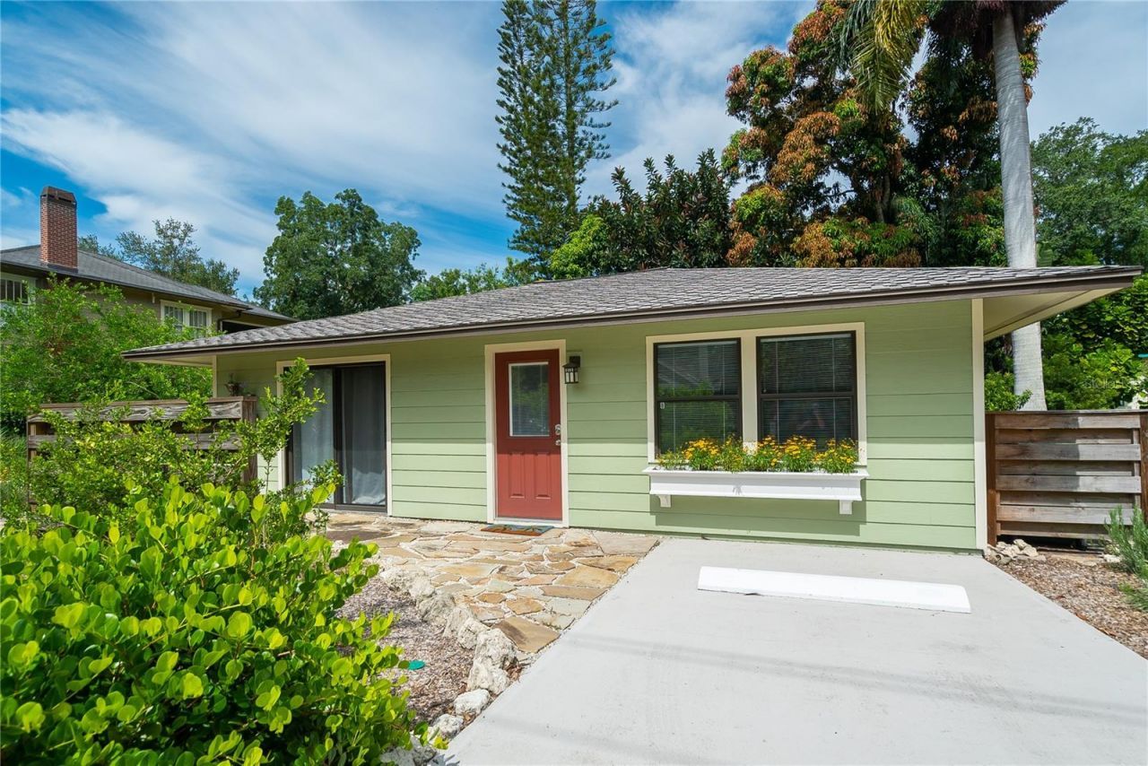 2475 Alameda Avenue, Unit B, Sarasota, FL 34234 Photo